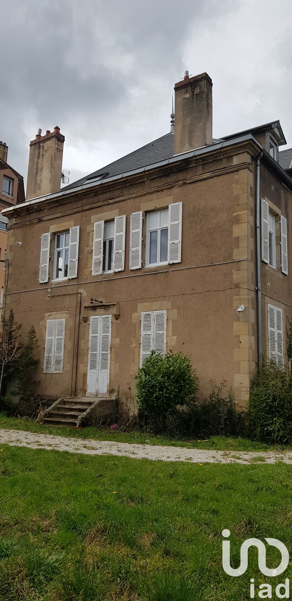 Autun - 400m² - 11p.