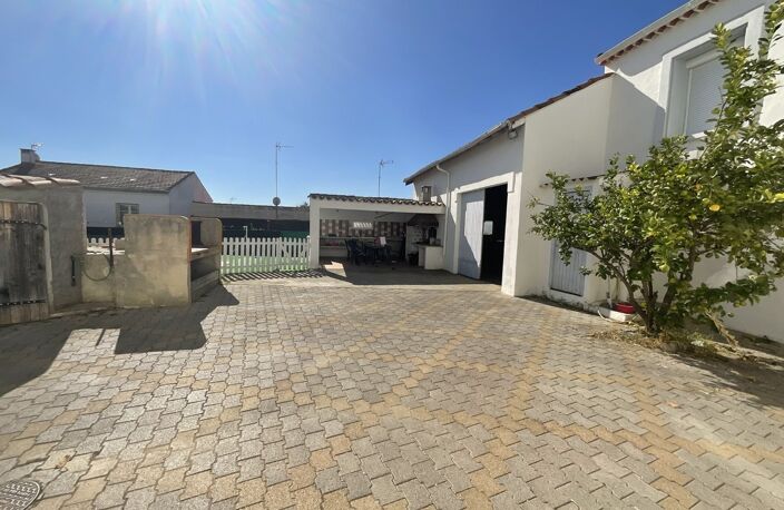 Villa — photo 3