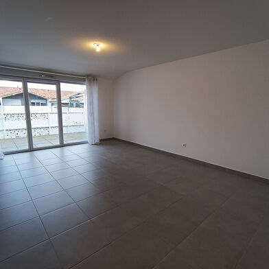 Appartement 3 pièces 751 €