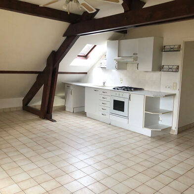 Appartement 3 pièces 897 €