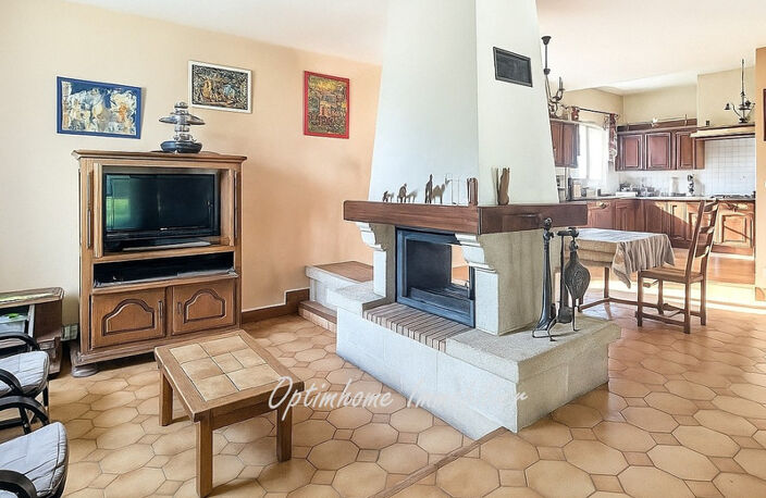 Maison familiale de 189 m² avec parc arboré et accès direct au Lot — photo 3
