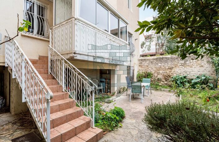 BAS MONTOLIVET 4ème - Maison de ville avec jardin — photo 2
