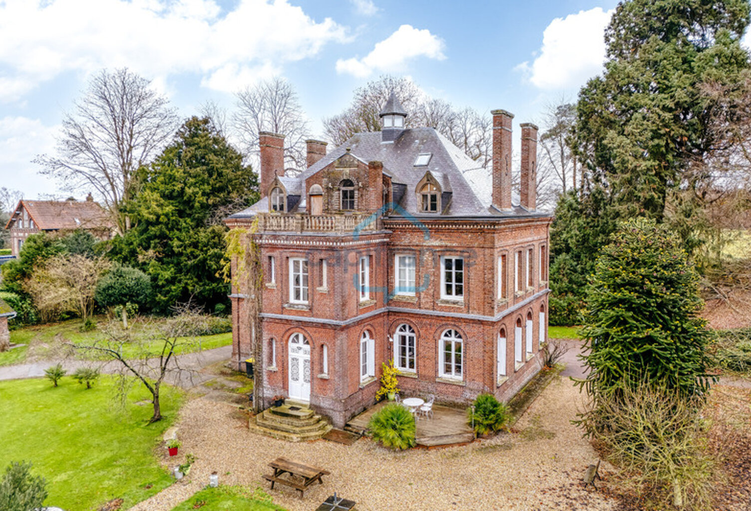 Manoir de caractère fin XIXe siècle avec parc de 2 hectares, dépendances et revenus locatifs – Secteur recherché proche Rouen — photo 1