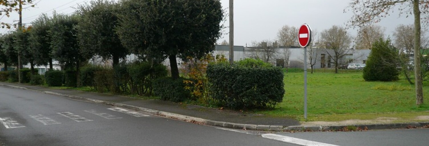 property.type.service  3466 m² à vendre à Châteaubernard (16100)