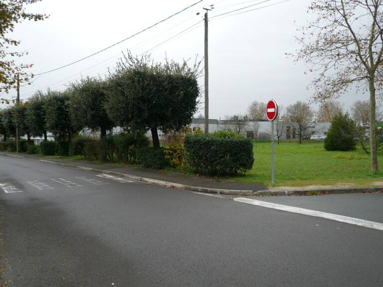 ⚜ CHATEAUBERNARD (16) Terrain à Vendre en Zone Urbaine à Vocation Economique ⚜ — photo 1