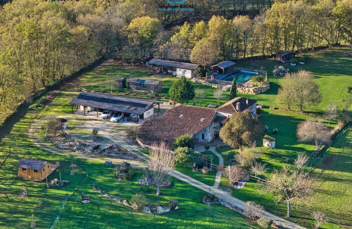 Propriété à vendre 8 pièces, propriété de 220m2 chalet - boxes à chevaux - dépendances sur 7ha de terrain — photo 2