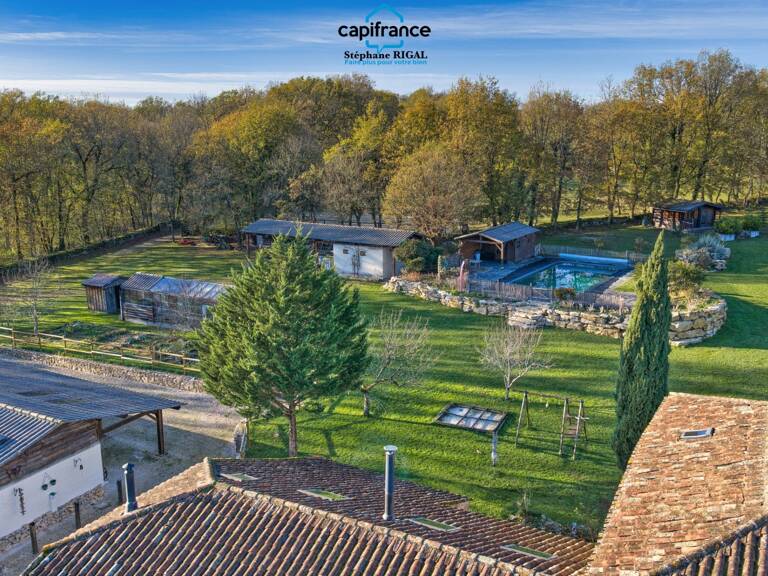 Propriété à vendre 8 pièces, propriété de 220m2 chalet - boxes à chevaux - dépendances sur 7ha de terrain — photo 1