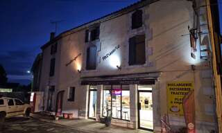 Immeuble  220 m² à vendre à Saint-Claud (16450)