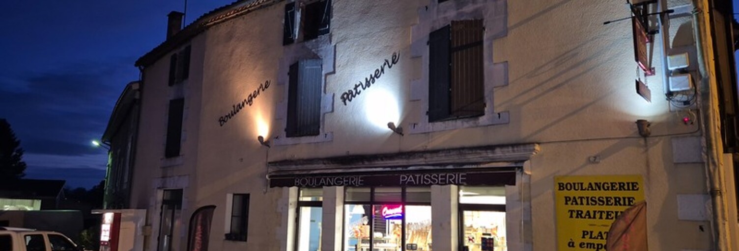 Immeuble  220 m² à vendre à Saint-Claud (16450)