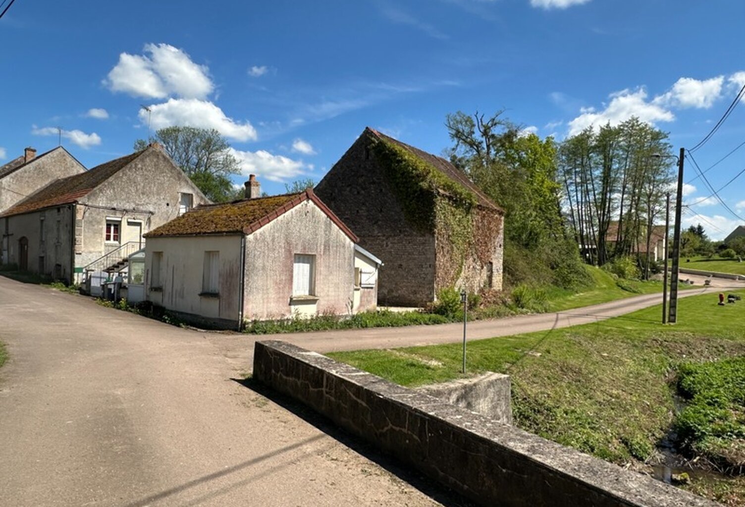 Bel ensemble immobilier axe SEMUR -EPOISSES composé de 2 maisons — photo 1