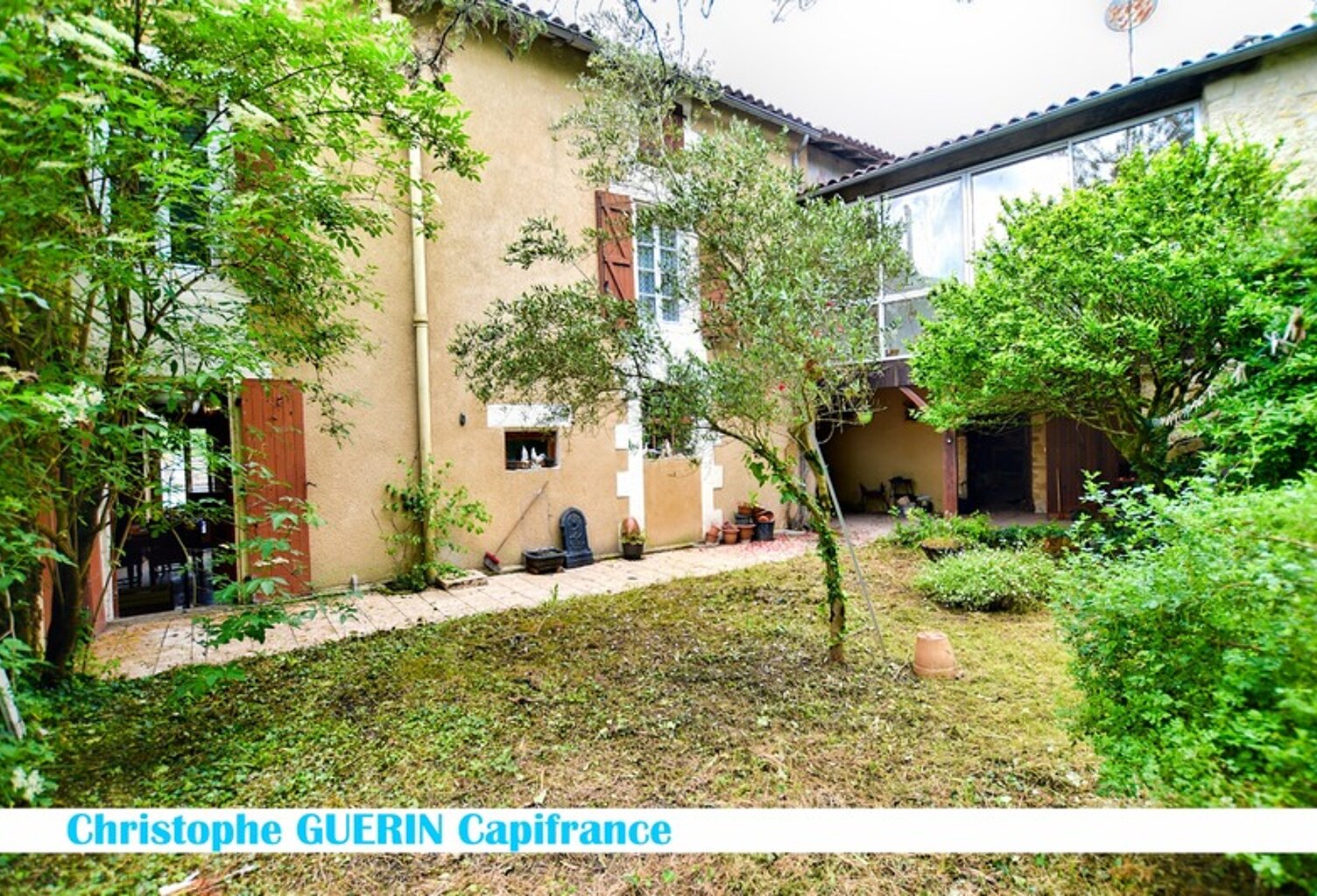 Dpt Charente (16), à vendre MONTIGNAC CHARENTE maison P9 de 230 m² - Terrain de 1 048,00 m² — photo 1