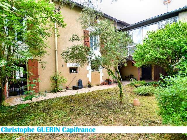 Dpt Charente (16), à vendre MONTIGNAC CHARENTE maison P9 de 230 m² - Terrain de 1 048,00 m² — photo du bien
