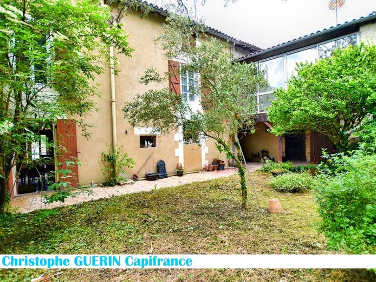 Dpt Charente (16), à vendre MONTIGNAC CHARENTE maison P9 de 230 m² - Terrain de 1 048,00 m² — photo 1