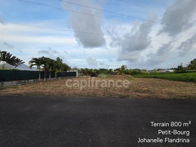 Terrain constructible de 800 m² – Petit-Bourg, à 5 min de Colin et Jarry — photo 1