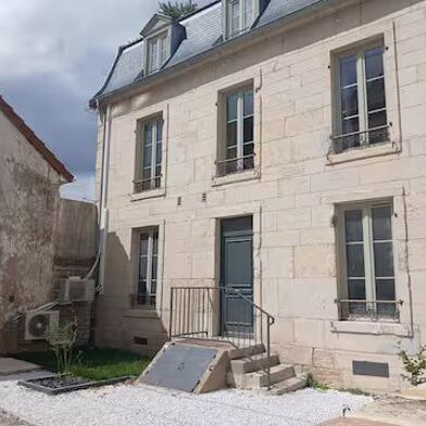 Appartement 1 pièces 700 €