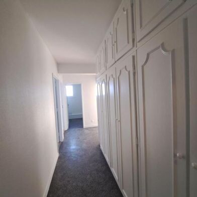 Appartement 5 pièces 1075 €