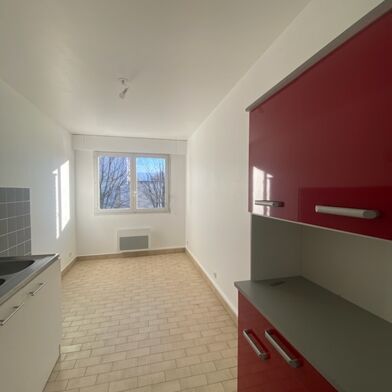 Appartement 3 pièces 717 €