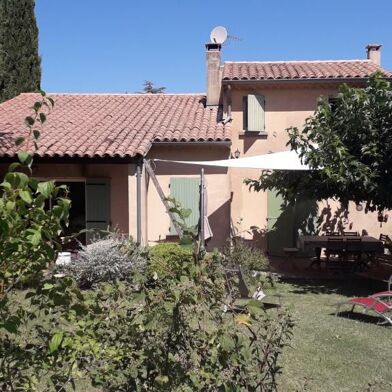 Maison 6 pièces 1360 €