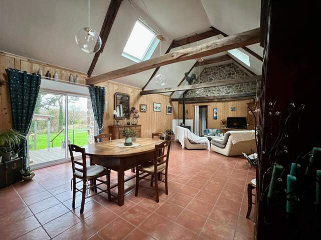 LANVEOC-  Ensemble immobilier  composé de trois maisons au cœur d’un hameau de campagne — photo du bien