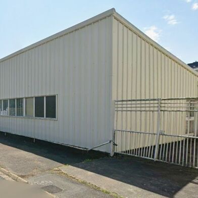 Local industriel  310300 €