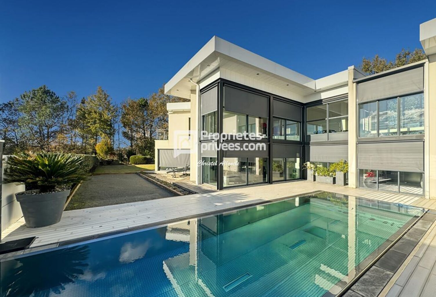 PESSAC Proche Golf : Maison d'Architecte 390 m2 ASCENSEUR -GARAGE- PISCINE — photo 1