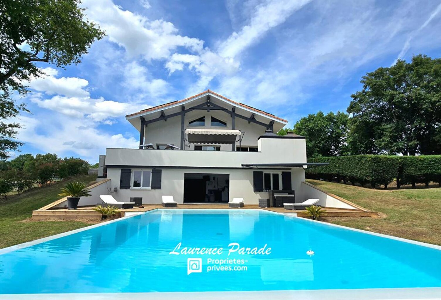 Maison avec sous sol annexe piscine parc — photo 1