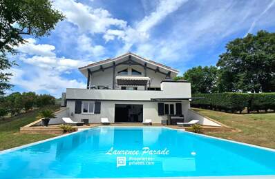 Maison avec sous sol annexe piscine parc — photo du bien