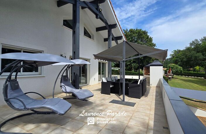Maison avec sous sol annexe piscine parc — photo 3