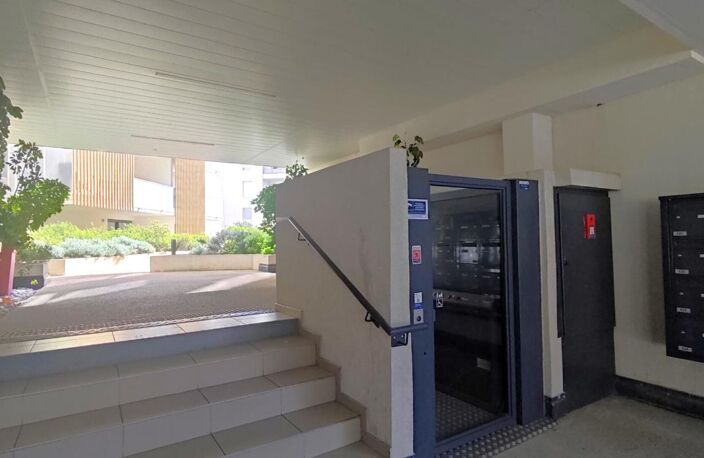 Appartement T3 avec terrasse et parking — photo 2