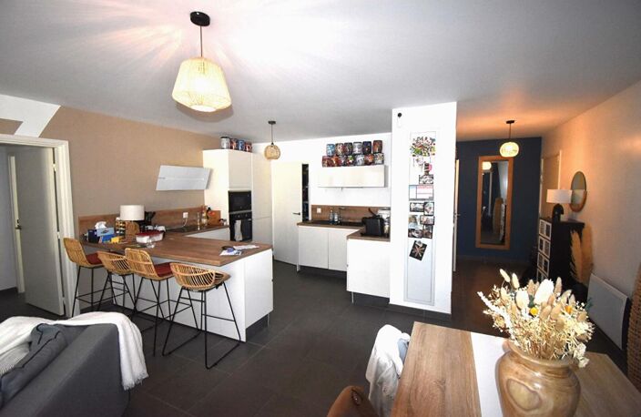 Appartement T3 avec terrasse et parking — photo 3