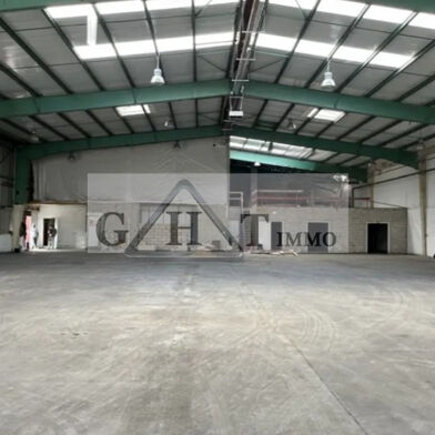 Local industriel  9567 €