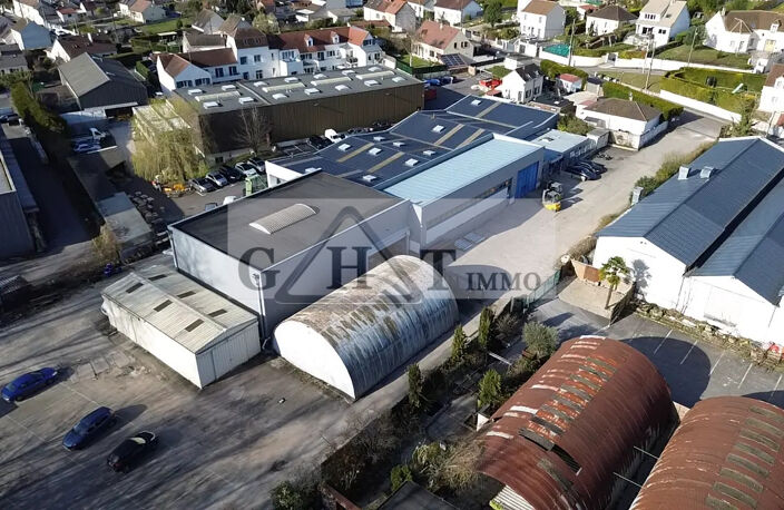 Local d'activité de 1850 m² à vendre à PRESLES — photo 2