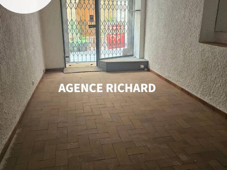 Bureau À Louer 28m2 OLLIOULES — photo 1