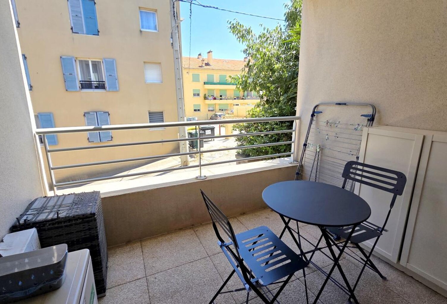 Appartement T2 vendu loué La Seyne Sur Mer 83500 quartier Chateaubanne résidence récente ascenseur double parking en sous sol — photo 1