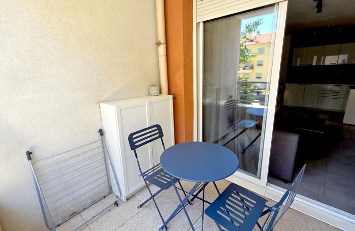 Appartement T2 vendu loué La Seyne Sur Mer 83500 quartier Chateaubanne résidence récente ascenseur double parking en sous sol — photo 2