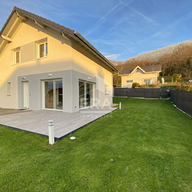 Maison 5 pièces 2600 €