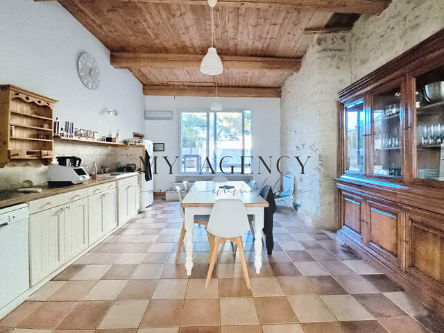 Maison village avec piscine 5 chambres — photo du bien