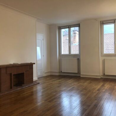 Appartement 3 pièces 900 €