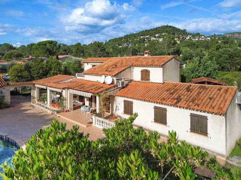La Bouverie : Grande maison provençale avec piscine et potentiel exceptionnel — photo 1