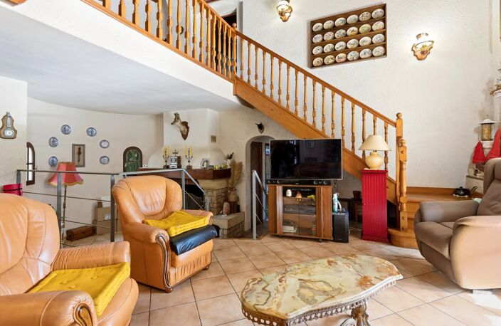 La Bouverie : Grande maison provençale avec piscine et potentiel exceptionnel — photo 3