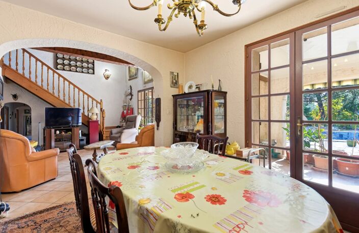 La Bouverie : Grande maison provençale avec piscine et potentiel exceptionnel — photo 4