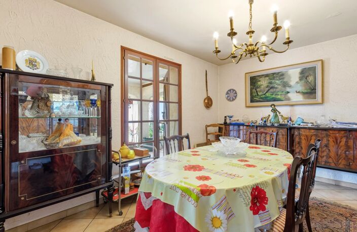 La Bouverie : Grande maison provençale avec piscine et potentiel exceptionnel — photo 5