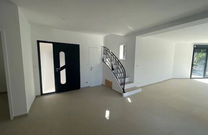 VILLA RESTAURÉE DE 153 M² – VUE DOMINANTE PLEIN SUD – CALME ABSOLU — photo 4