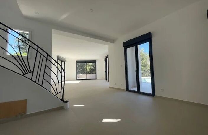 VILLA RESTAURÉE DE 153 M² – VUE DOMINANTE PLEIN SUD – CALME ABSOLU — photo 5