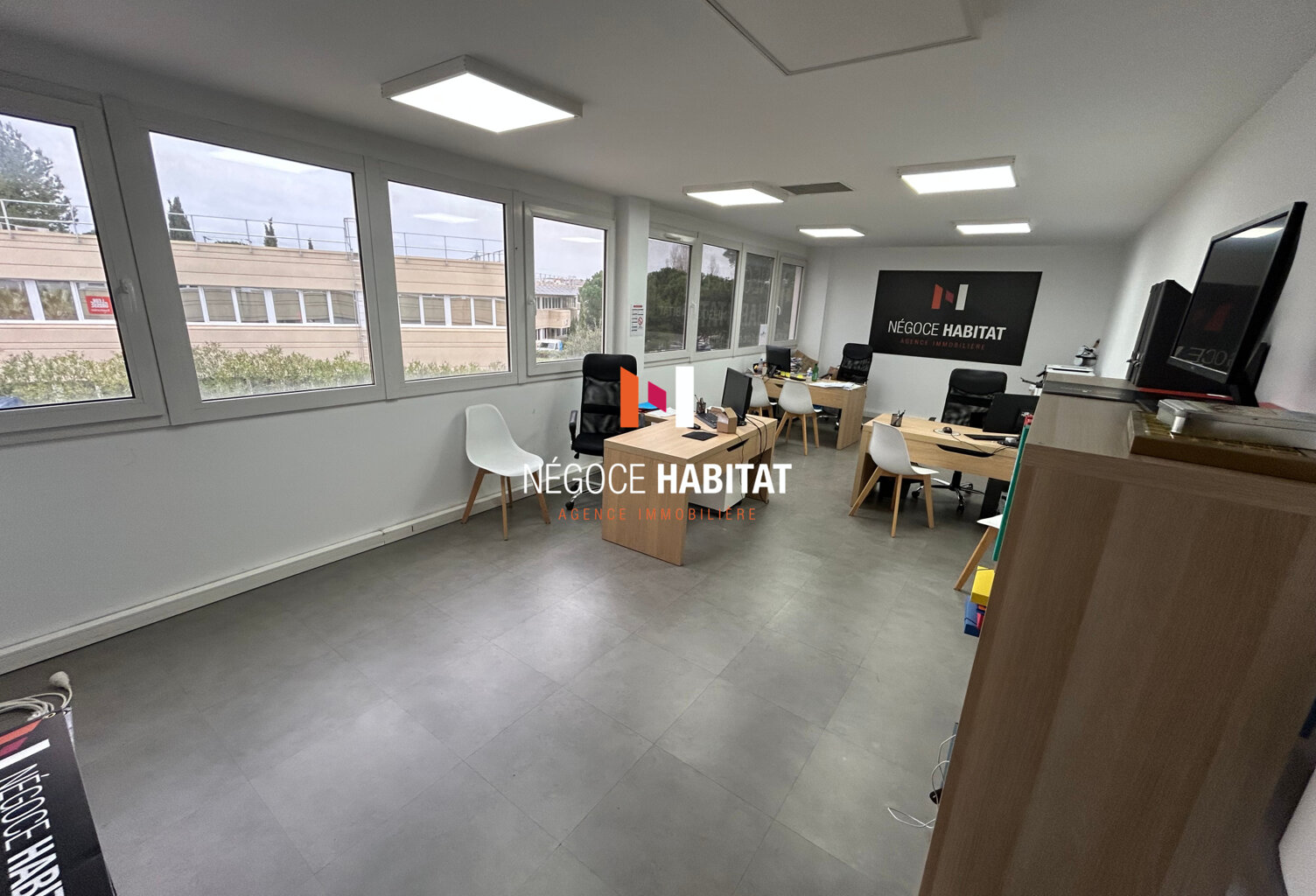 BUREAU DE 35M2 - SAINT JEAN DE VEDAS — photo 1
