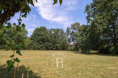 Terrain  759600 €