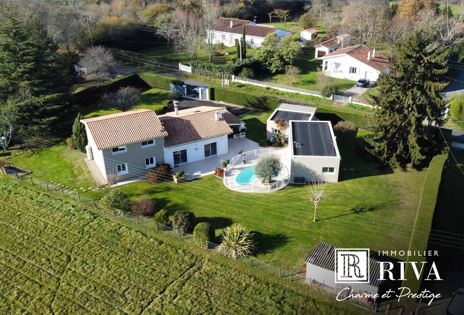 MAISON CONTEMPORAINE - 5 CH - 165 M2 + POOLHOUSE 88 M2 - SUR — photo 1