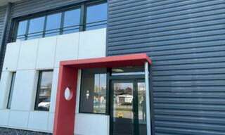 Commerce  456 m² à louer à Saint-Quentin-Fallavier (38070)