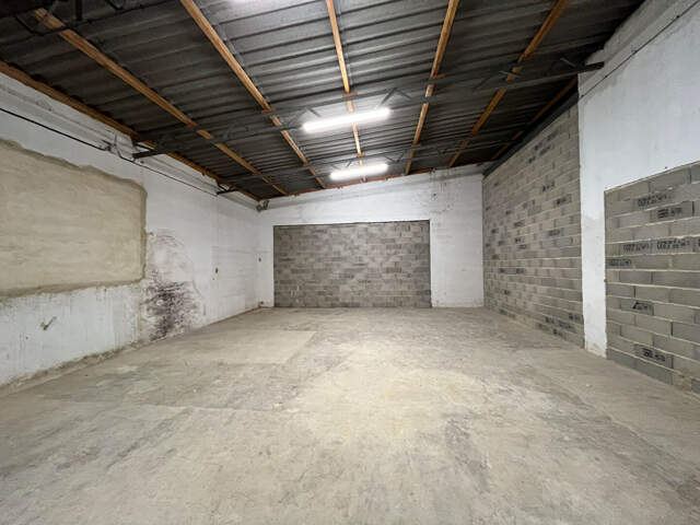 A LOUER LOCAL PROFESSIONNEL DE 79 M ² — photo du bien