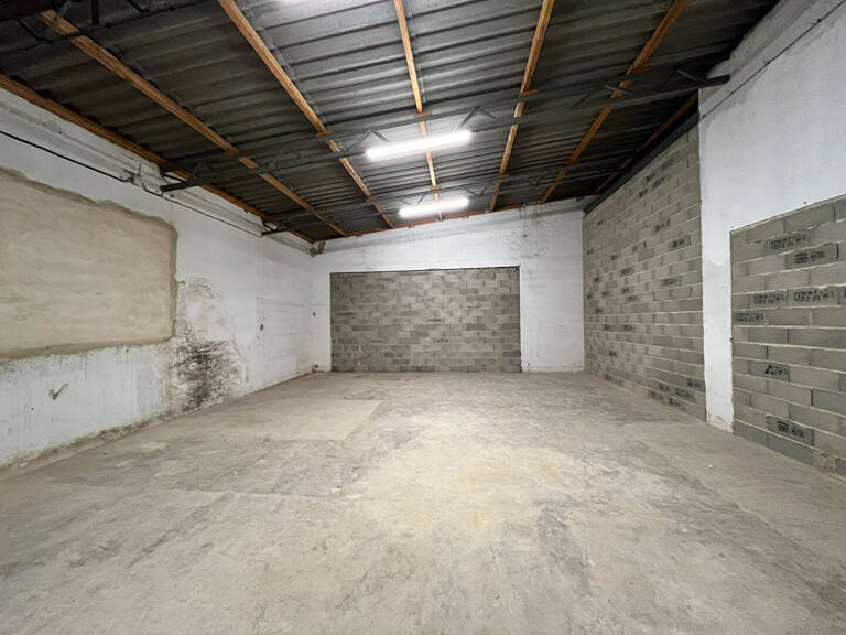 A LOUER LOCAL PROFESSIONNEL DE 79 M ² — photo 1